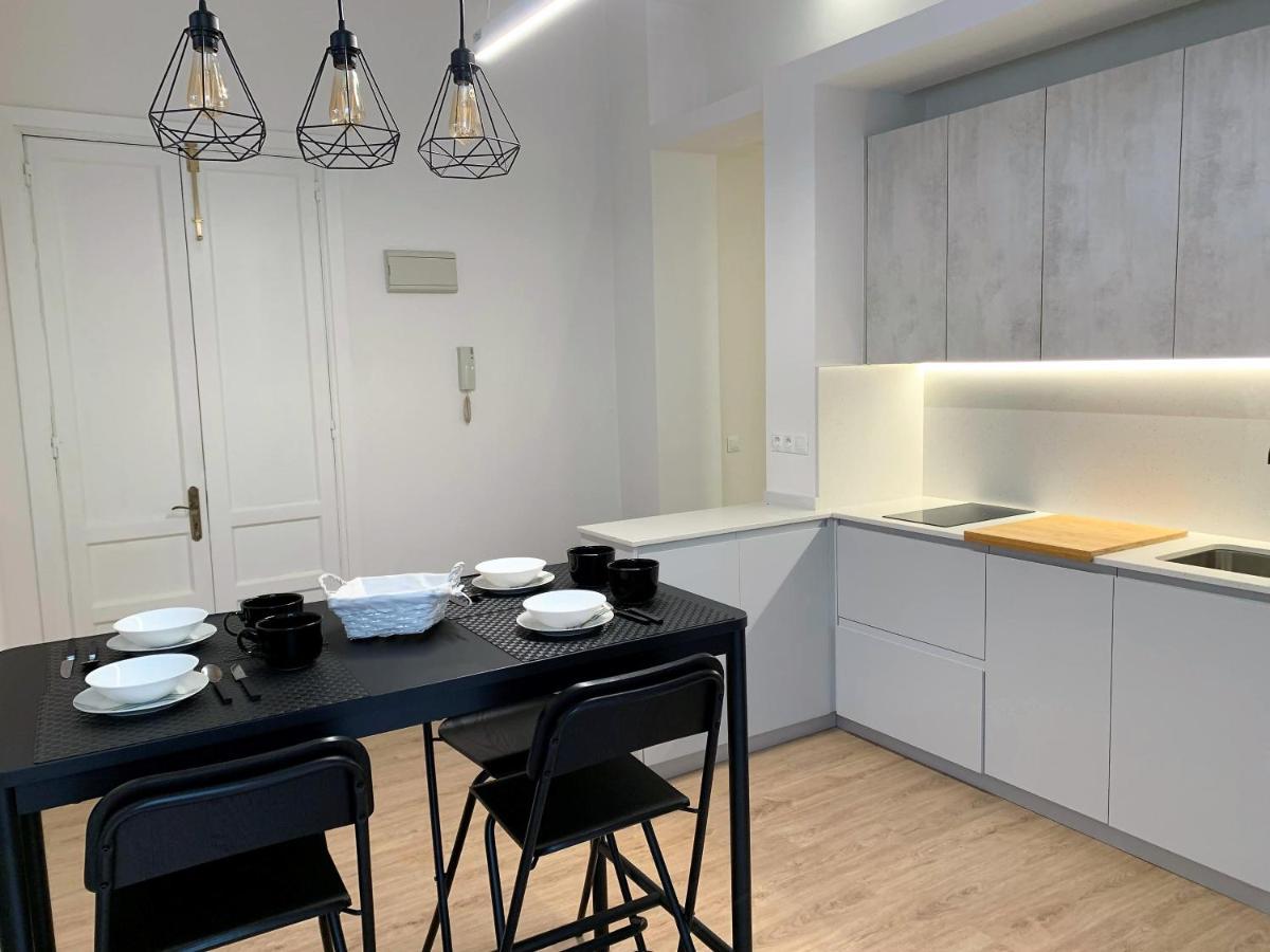 Apartamento Duplex Planta Baja Con Aparcamiento Gratuito En Palacio De Mijares Daire Llanes Dış mekan fotoğraf